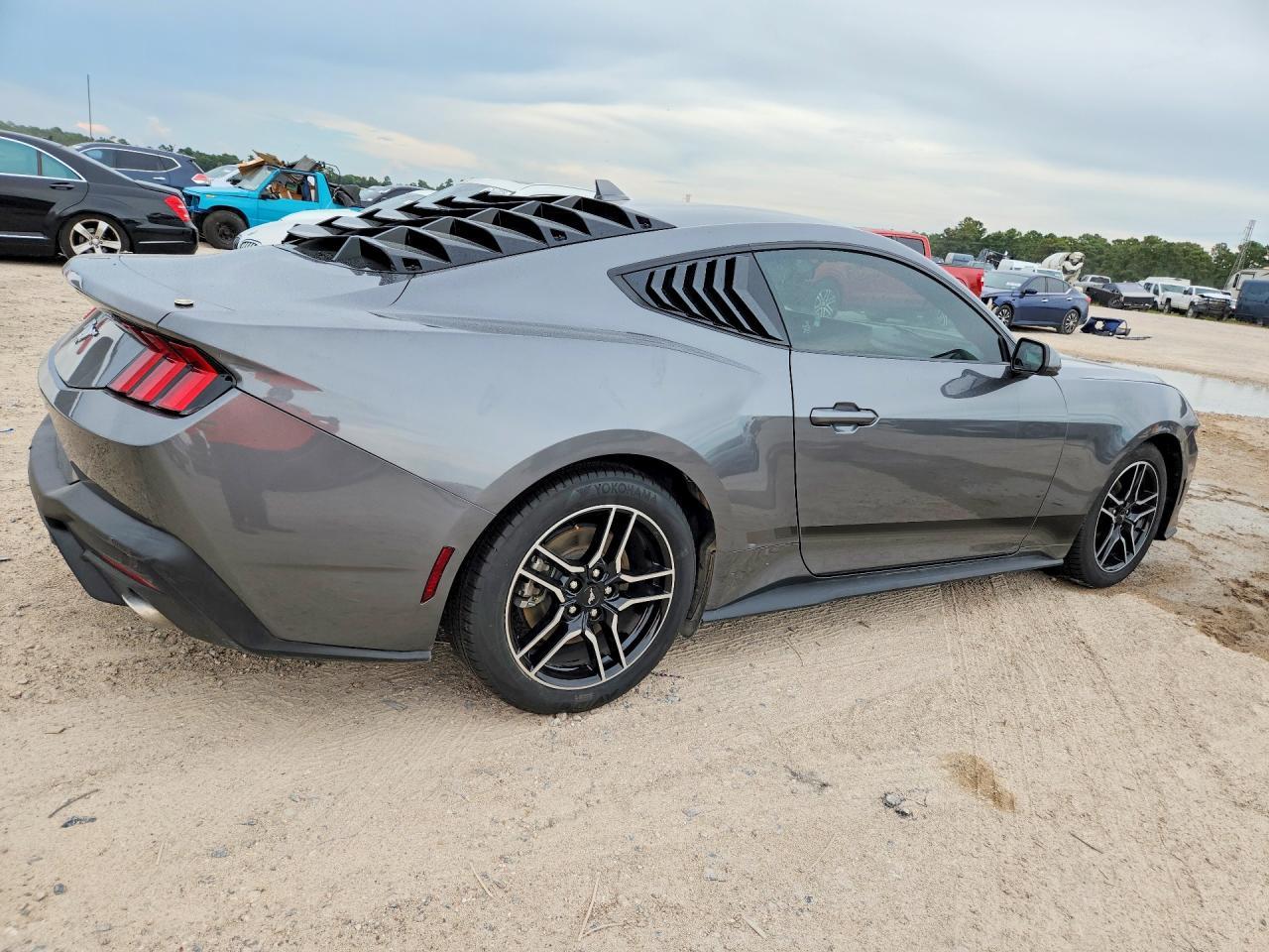2025 Ford Mustang - Фото 3