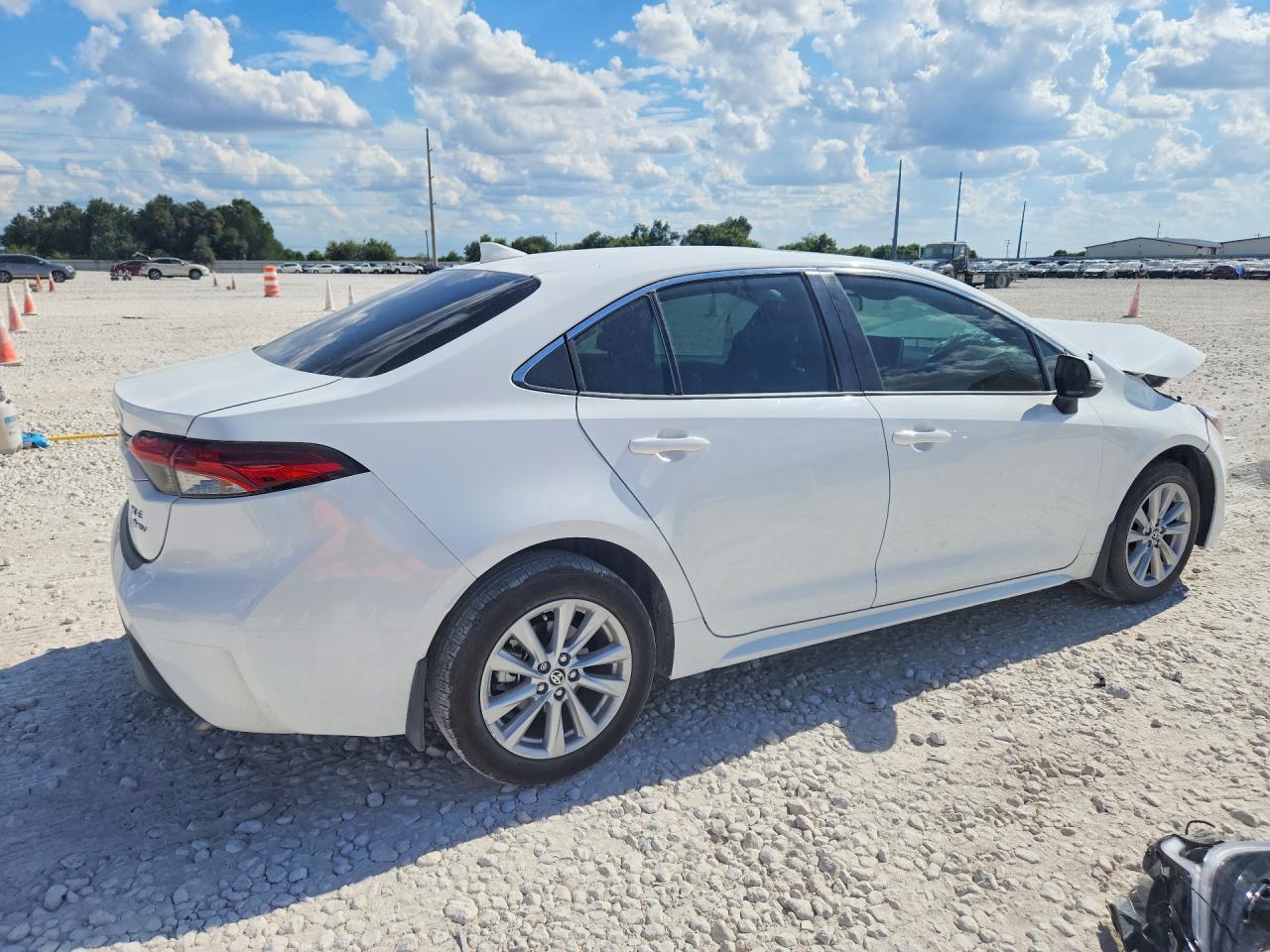 2025 Toyota Corolla Hybrid Xle - Image 3