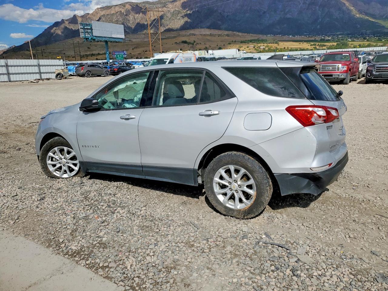 2019 Chevrolet Equinox Ls - Image 2