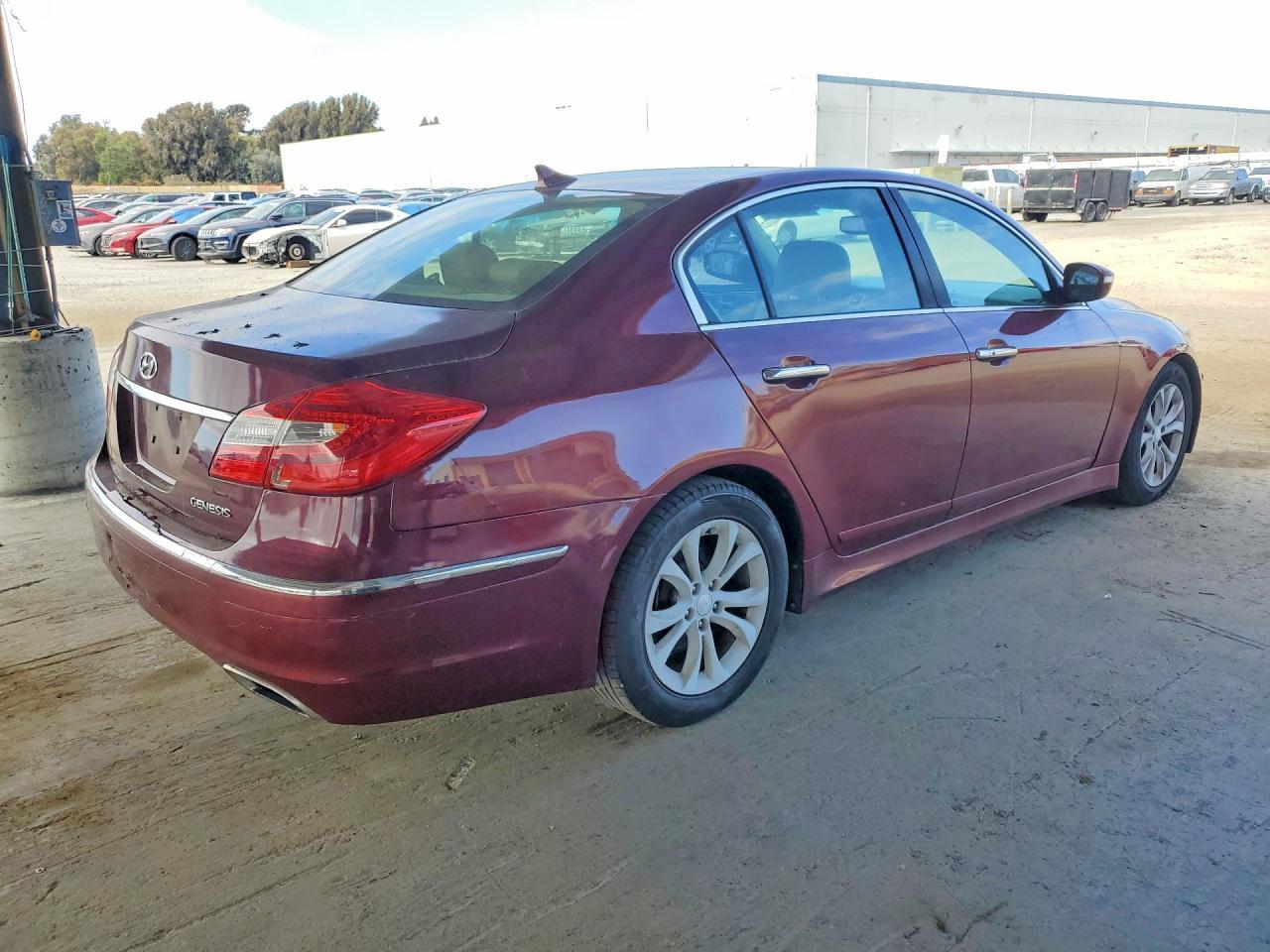 2012 Hyundai Genesis 3.8L - Фото 3