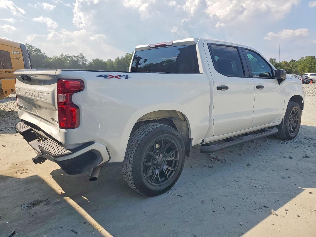 2022 Chevrolet Silverado K1500 Custom - Фото 3
