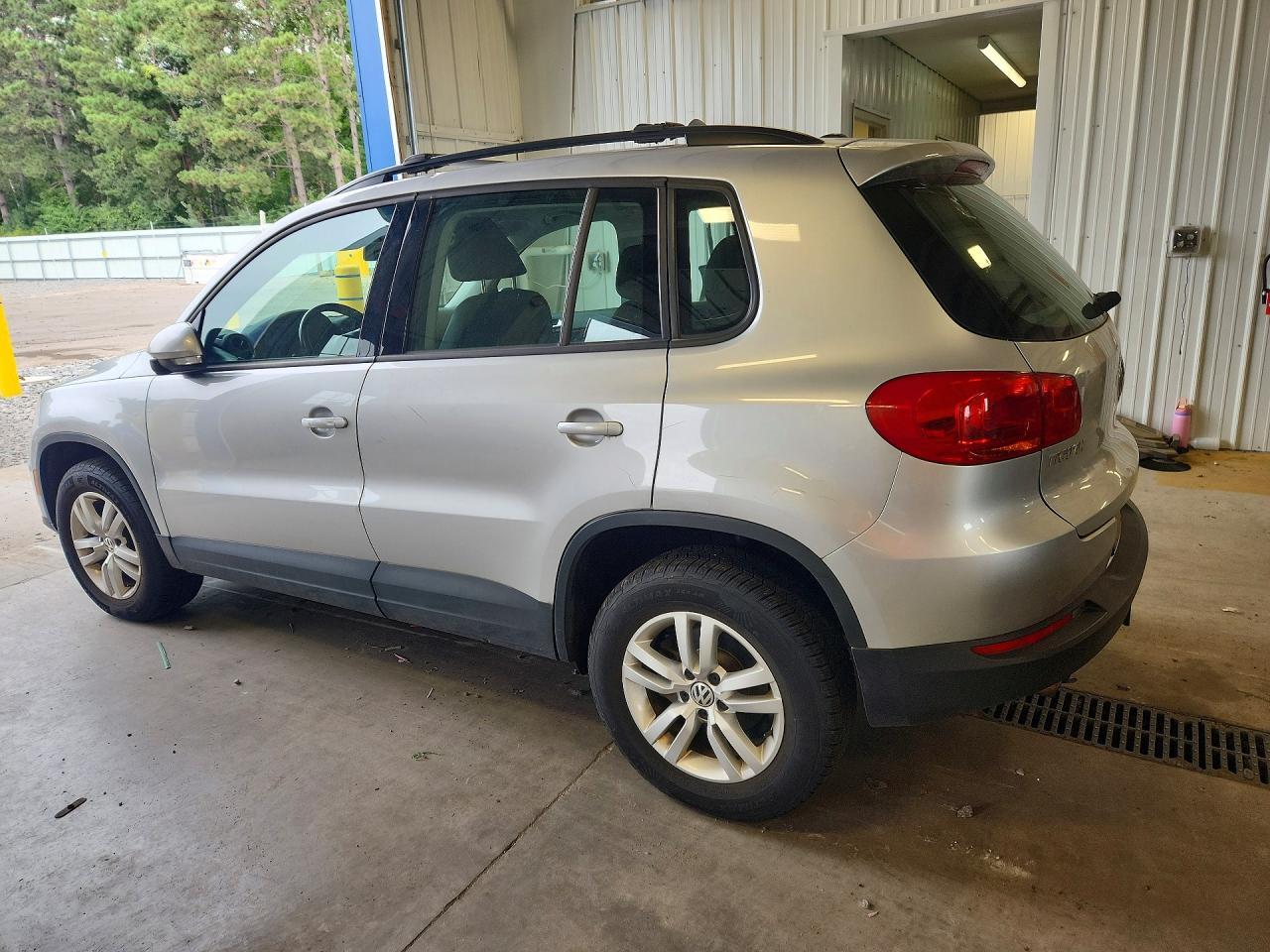 2016 Volkswagen Tiguan S - Image 2