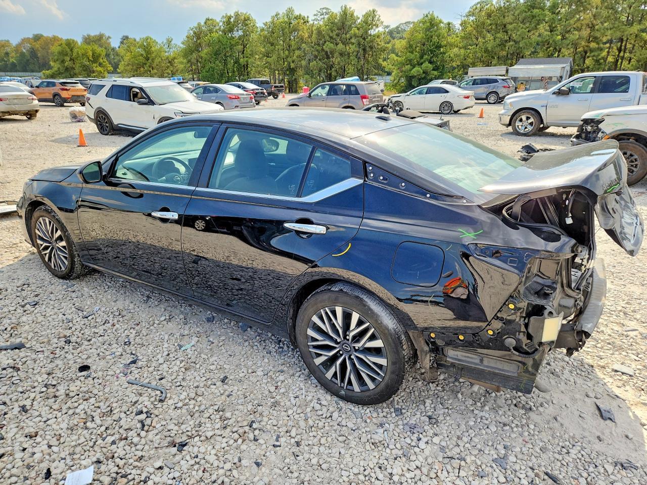 2025 Nissan Altima Sv - Image 2