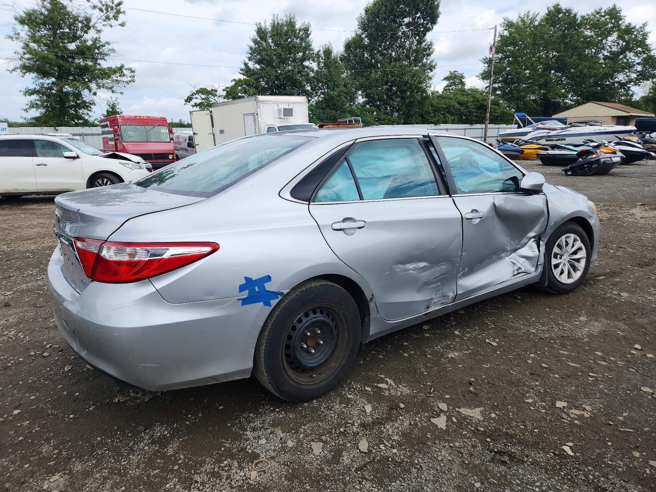 2016 Toyota Camry Le - Фото 3