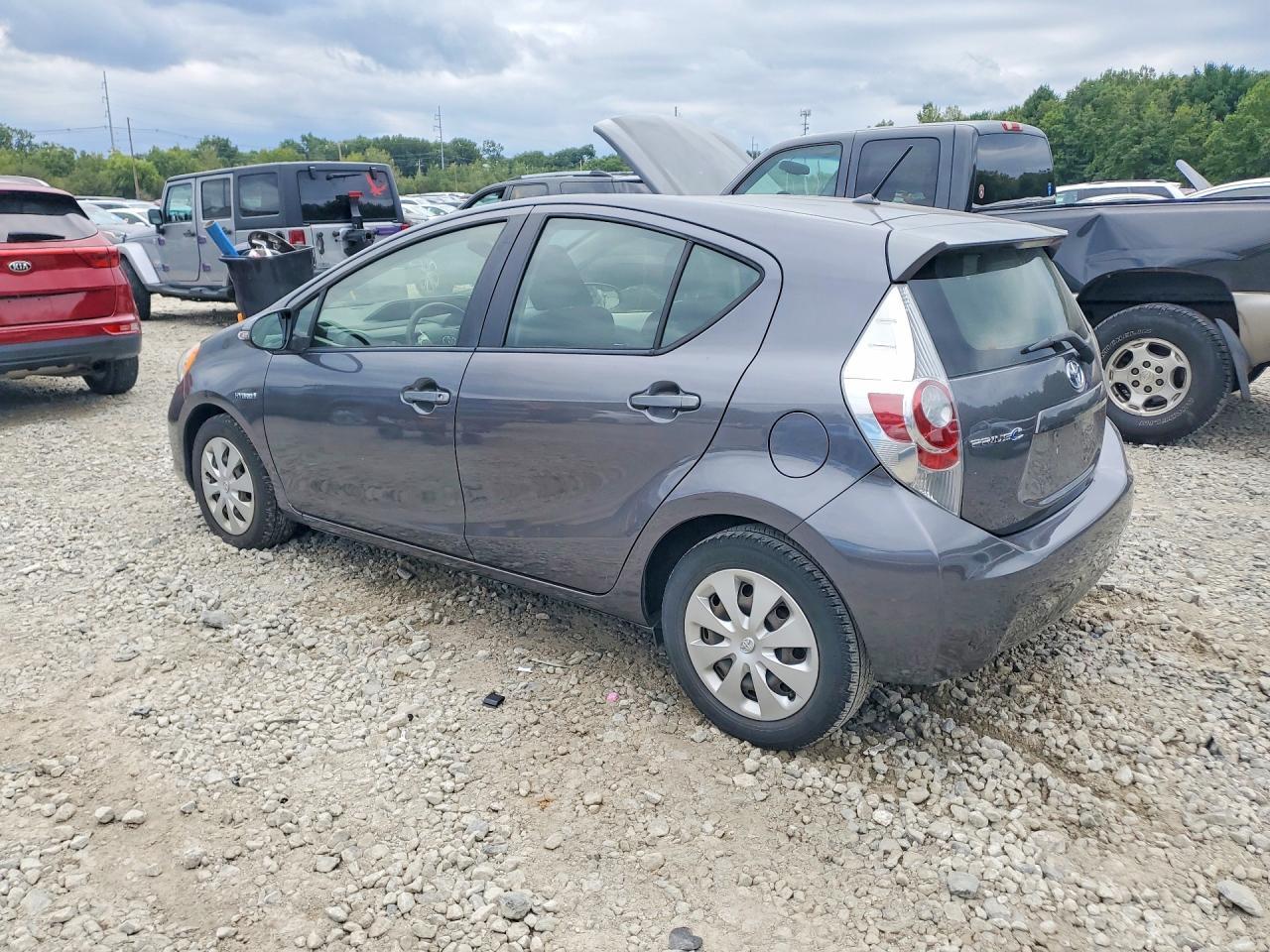 2014 Toyota Prius C Two - Фото 2