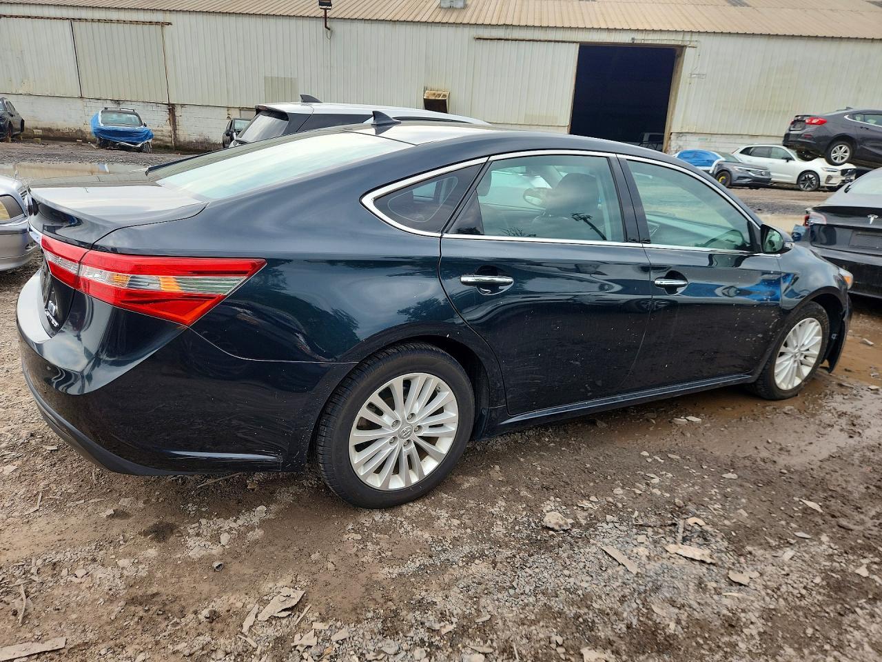 2015 Toyota Avalon Hybrid Limited - Image 3