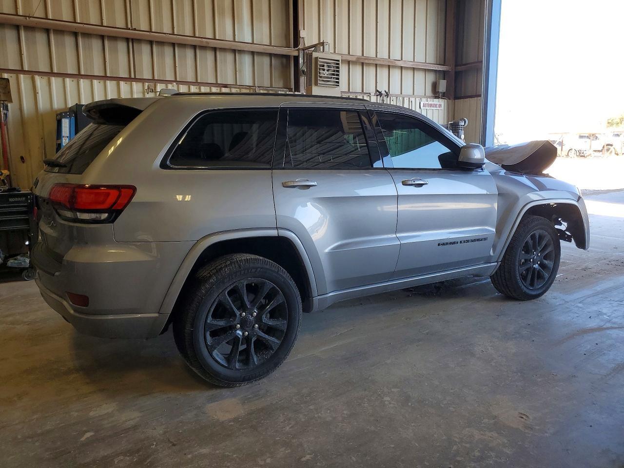 2020 Jeep Grand Cherokee Laredo - Фото 3