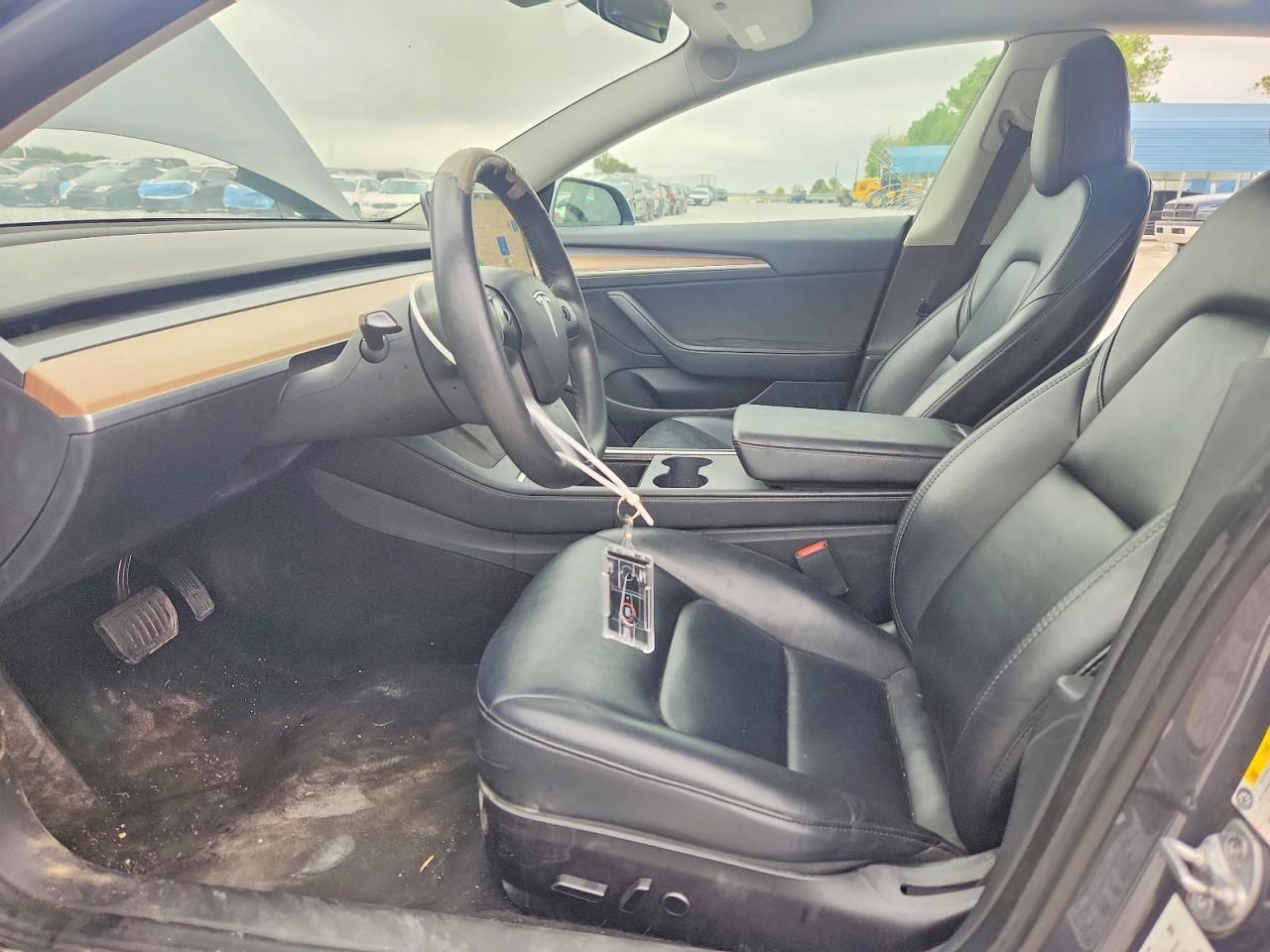 2023 Tesla Model 3 - Image 7