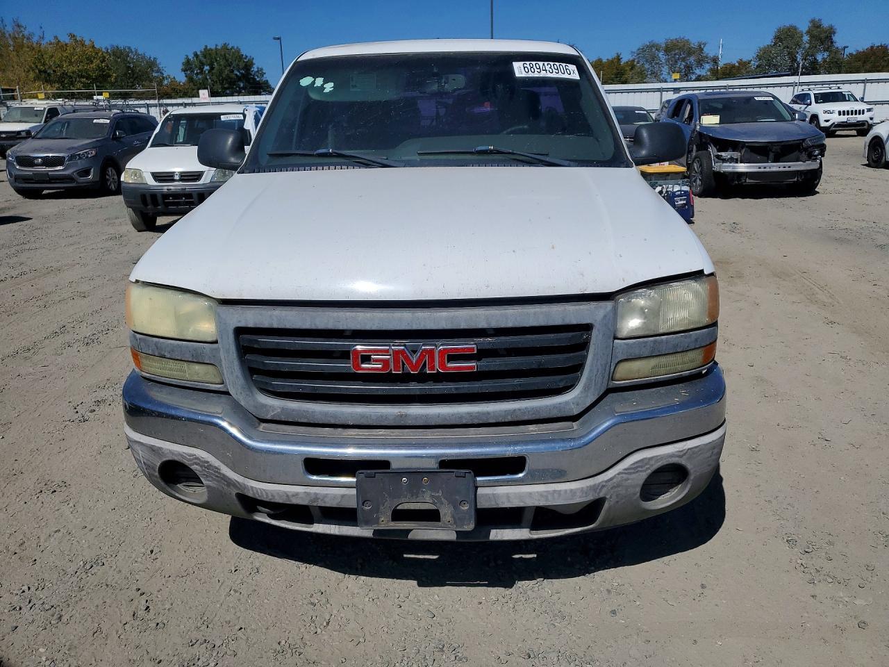 2005 GMC New Sierra C1500 - Image 5