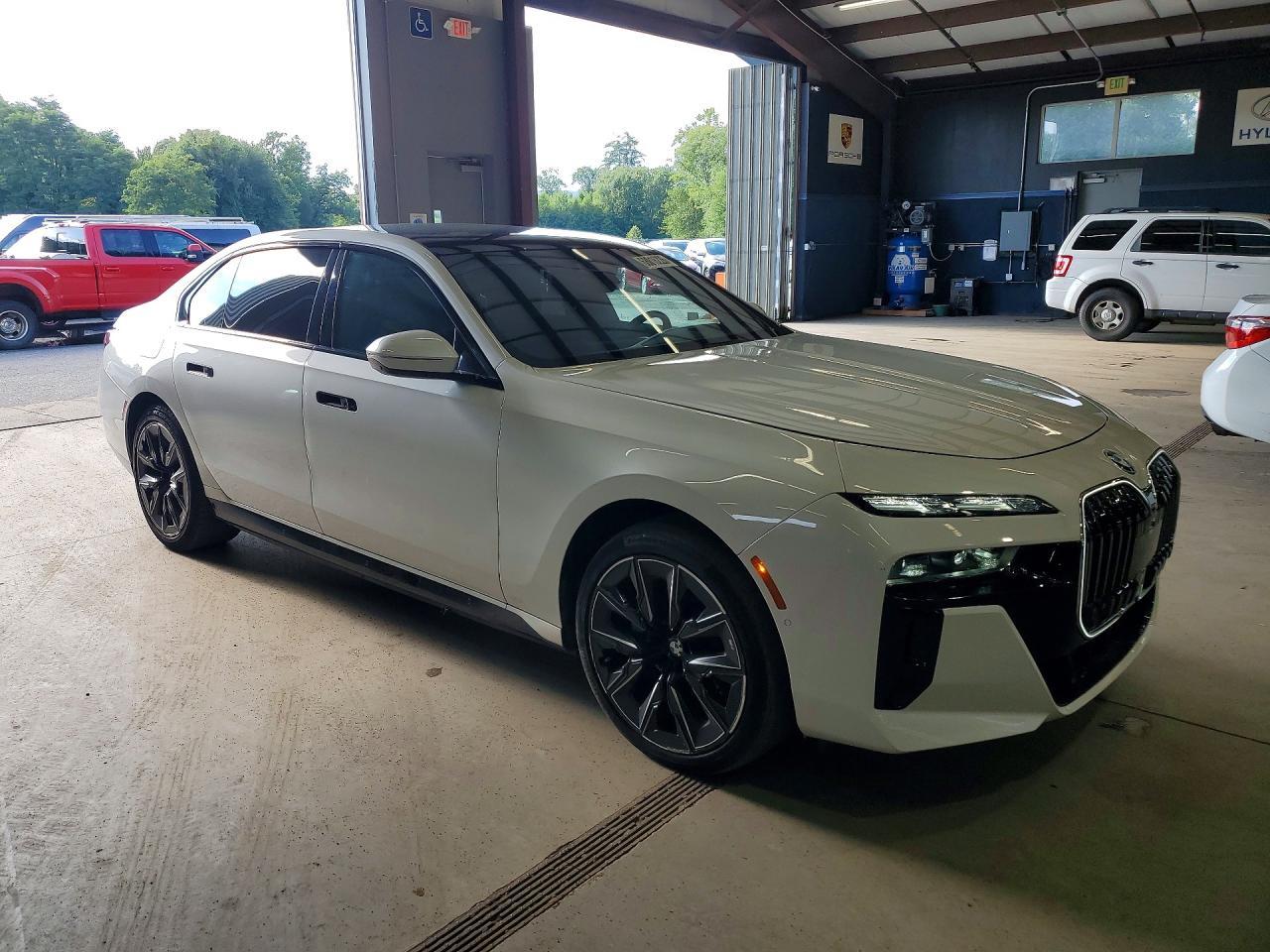 2023 BMW I7 xDrive60 - Image 4