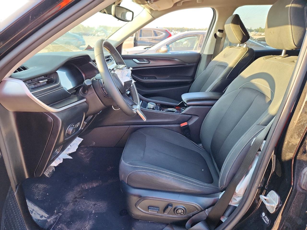 2023 Jeep Grand Cherokee L Laredo - Image 7