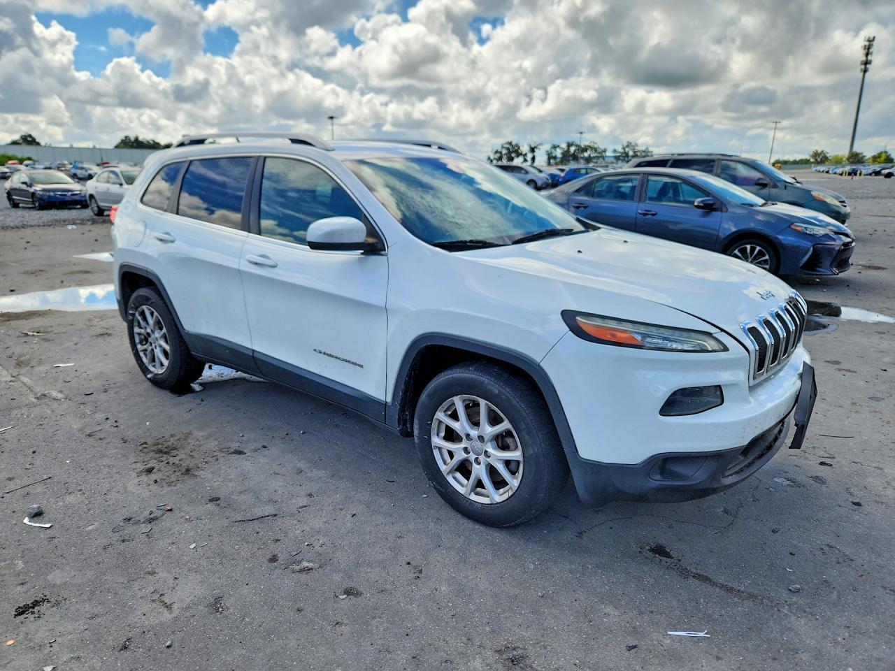 2017 Jeep Cherokee Latitude - Image 4