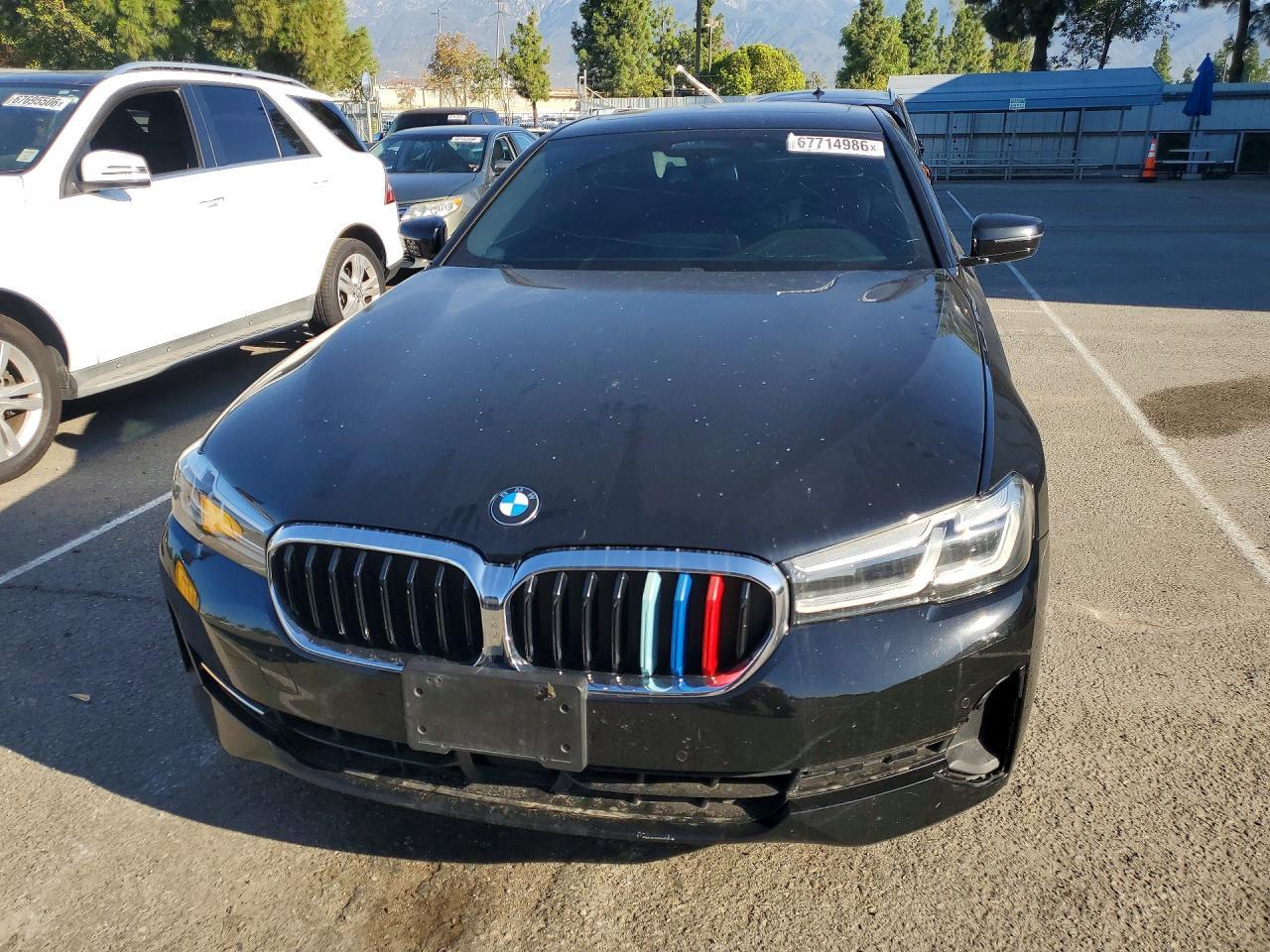 2022 BMW 530I - Фото 5