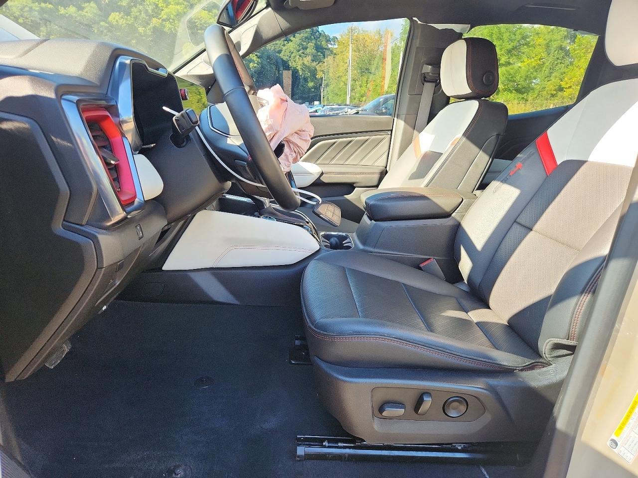 2024 GMC Canyon At4X - Image 7