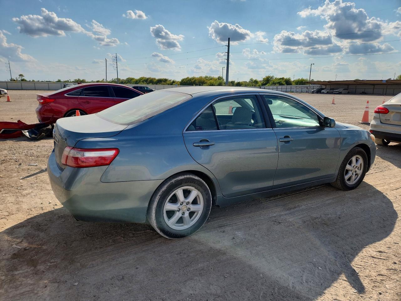 2009 Toyota Camry Le - Фото 3