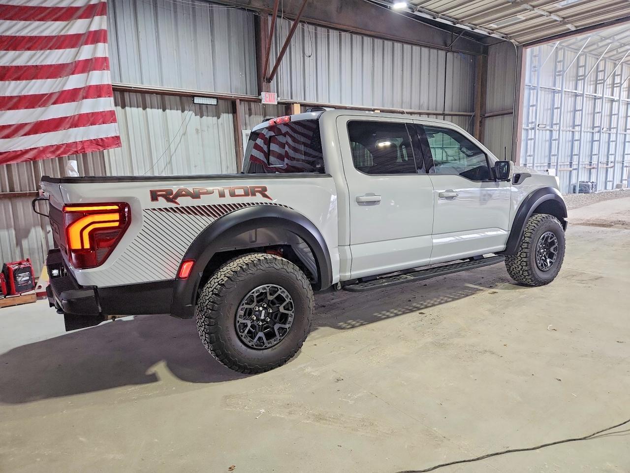 2025 Ford F150 Raptor - Фото 3