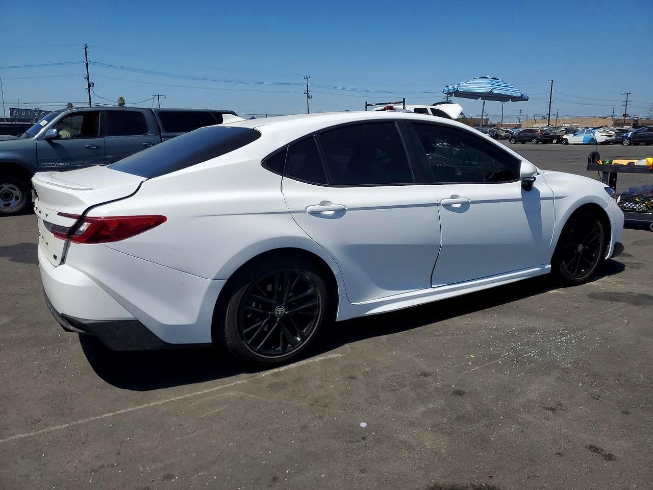2025 Toyota Camry Se - Фото 3