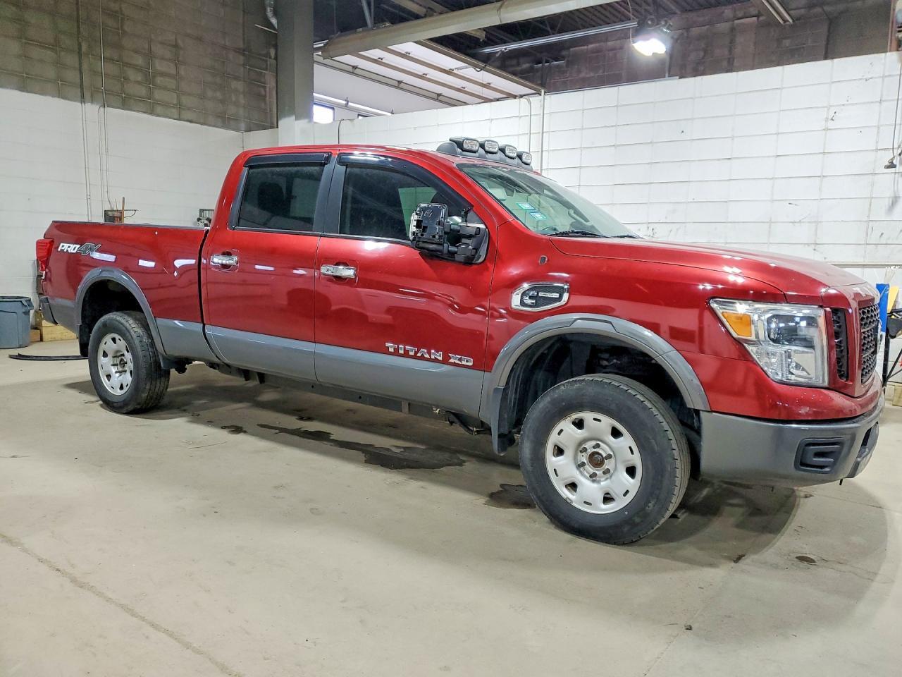 2017 Nissan Titan Xd Pro-4X - Фото 4
