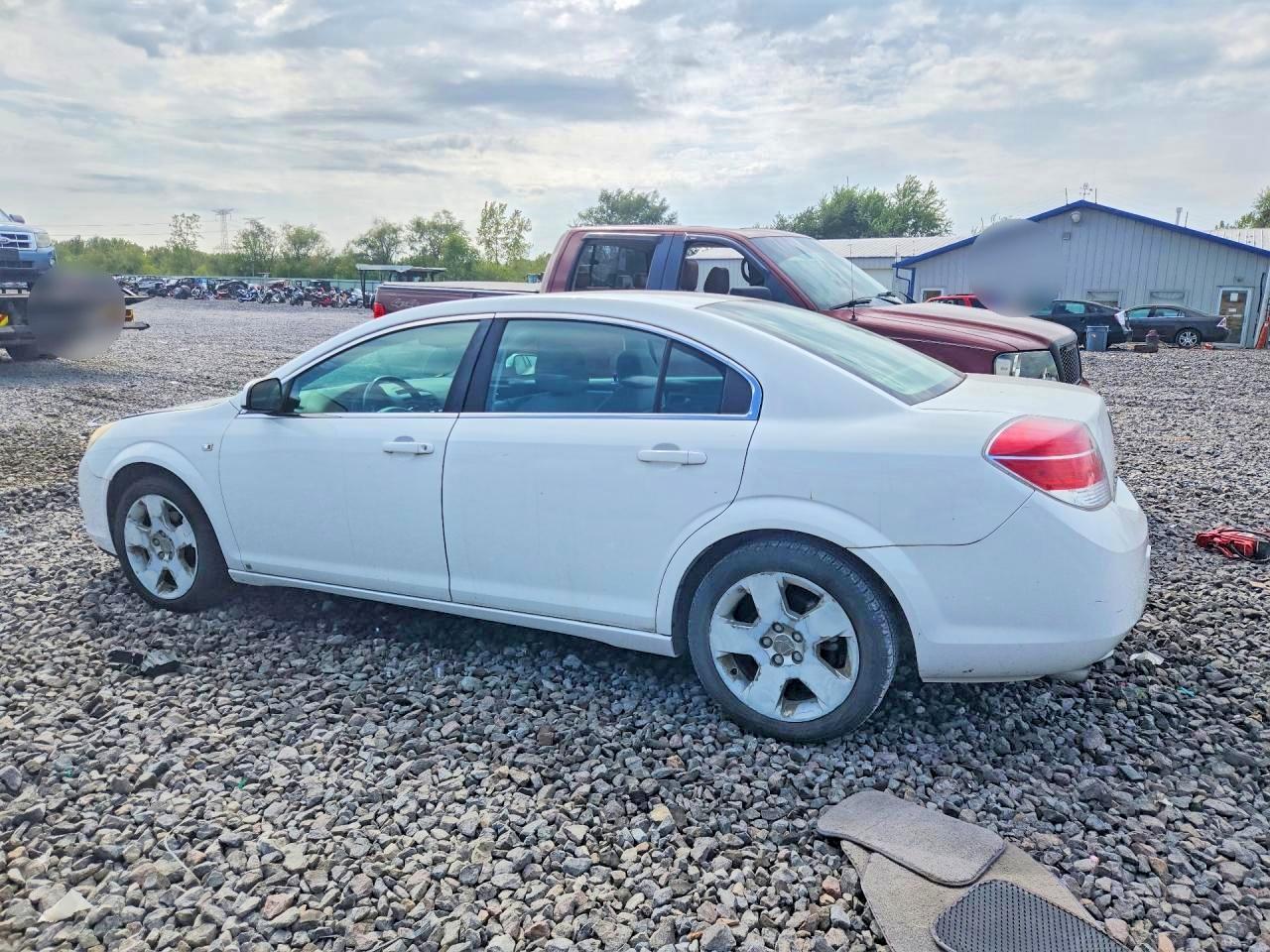 2009 Saturn Aura Xe - Image 2