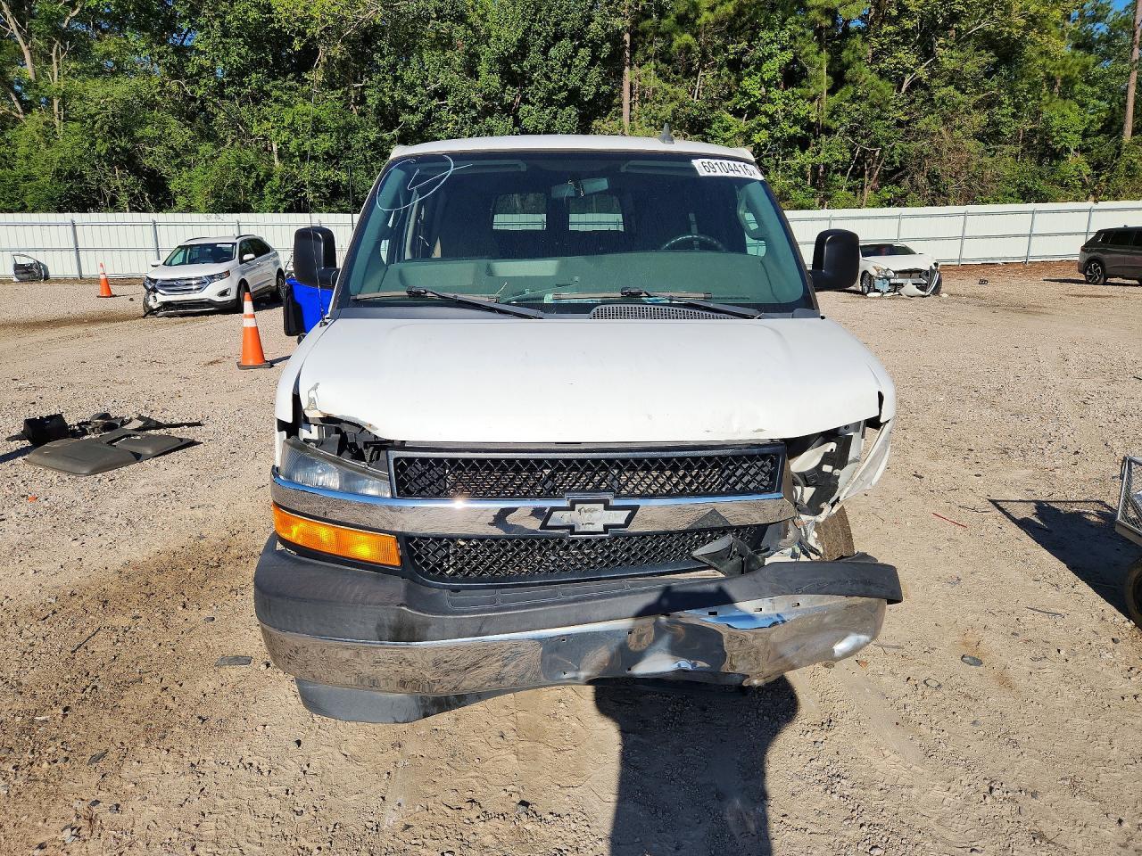 2017 Chevrolet Express G3500 Lt - Image 5