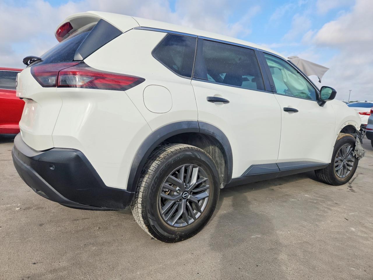2022 Nissan Rogue S - Image 3