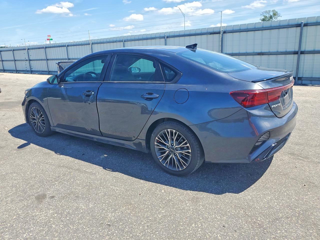 2022 Kia Forte Gt Line - Фото 2