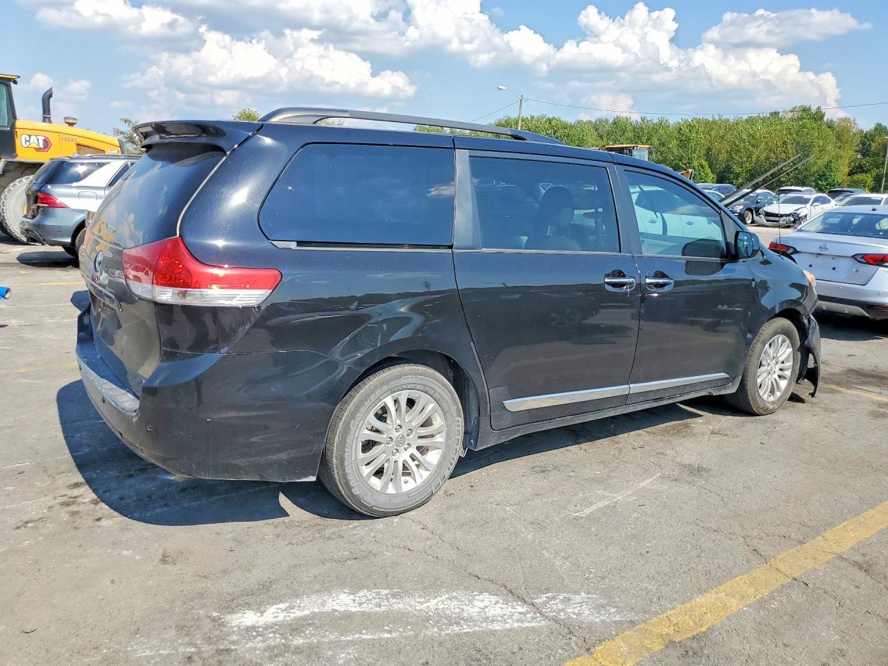 2014 Toyota Sienna Xle 8-Passenger - Фото 3