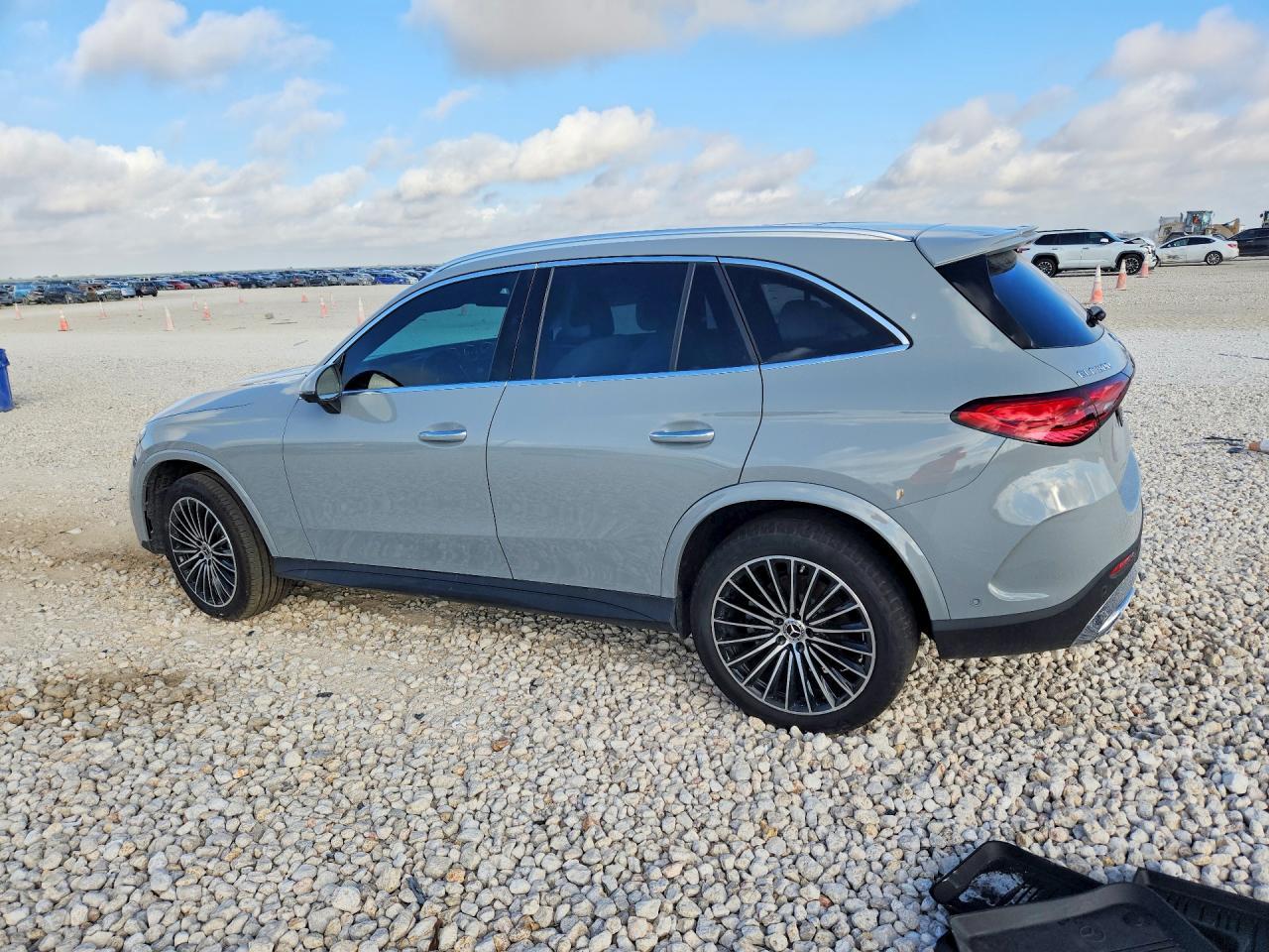 2026 Mercedes-Benz Glc 300 - Фото 2