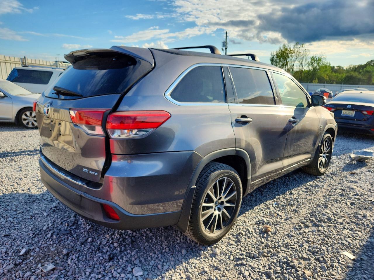 2018 Toyota Highlander Se - Image 3