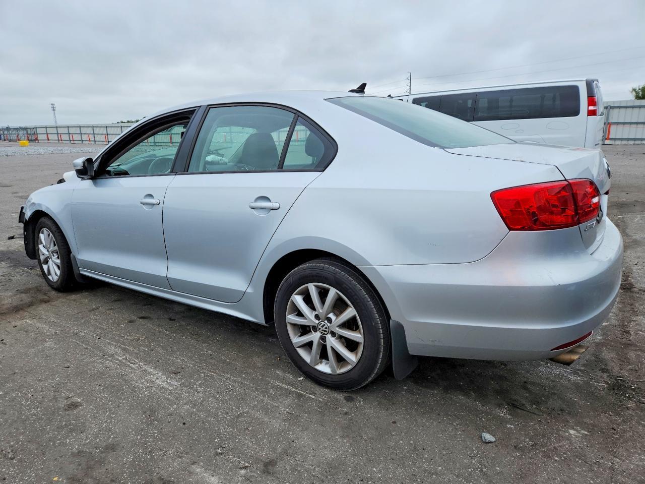 2012 Volkswagen Jetta Se - Image 2