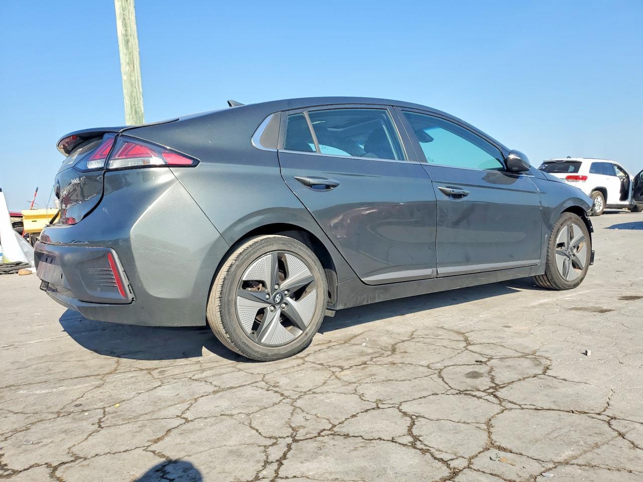 2021 Hyundai Ioniq Limited - Фото 3