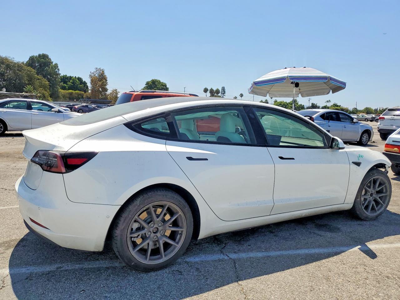 2022 Tesla Model 3 - Image 3