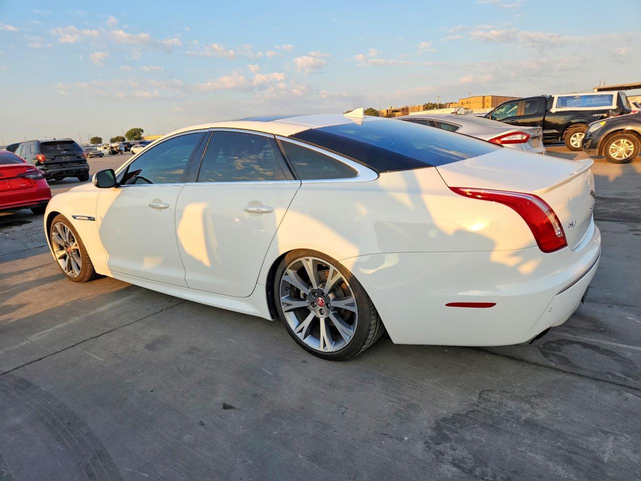 2015 Jaguar Xj - Фото 2