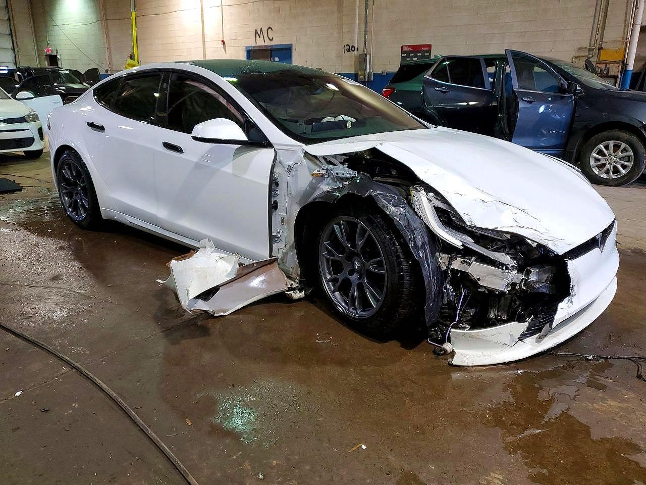 2022 Tesla Model S - Фото 4