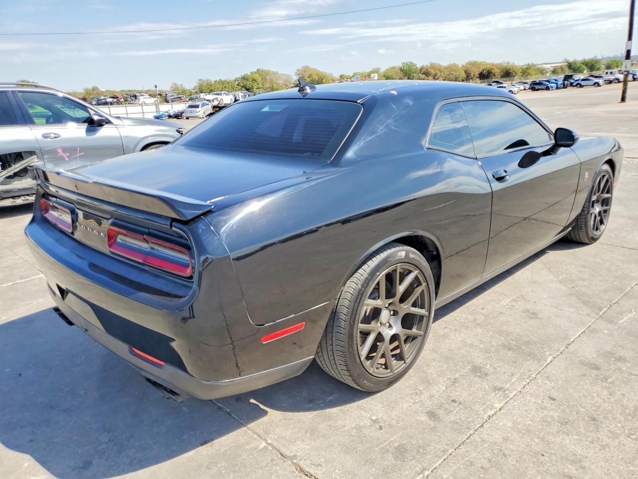 2016 Dodge Challenger R - Image 3