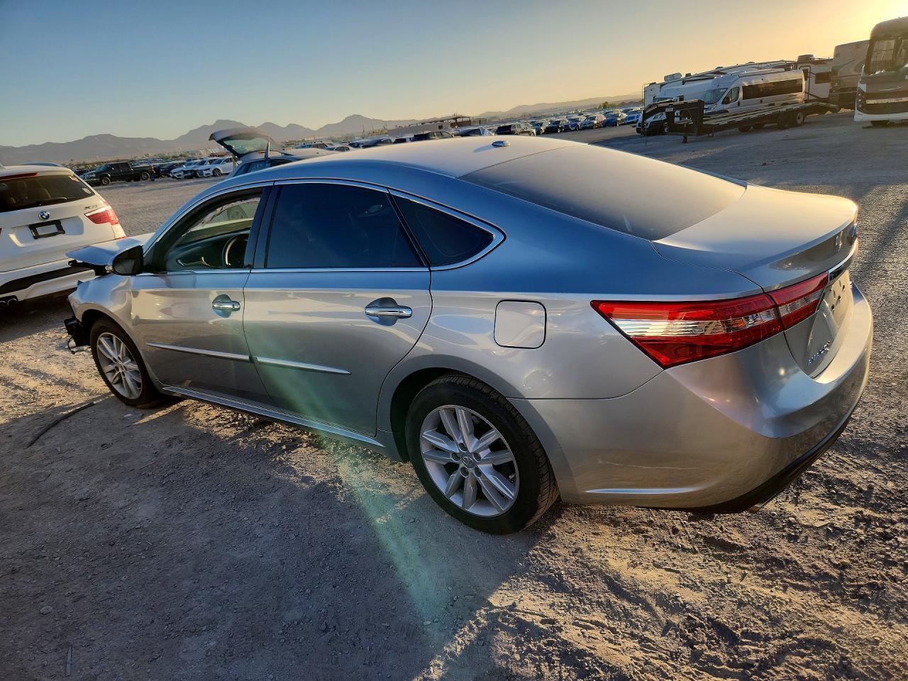2015 Toyota Avalon Xle - Фото 2