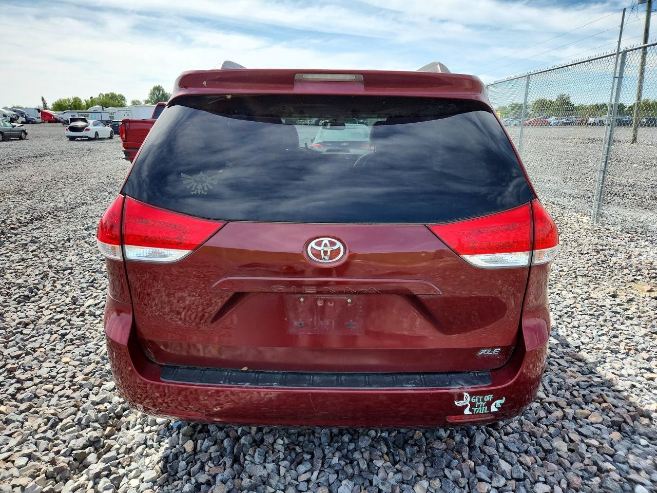2011 Toyota Sienna Xle 8-Passenger - Image 6