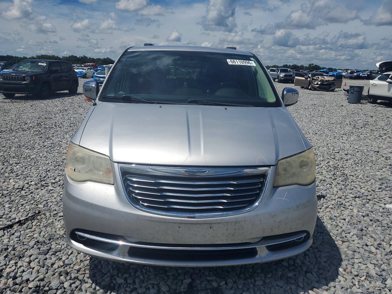 2012 Chrysler Town & Country Limited - Image 5