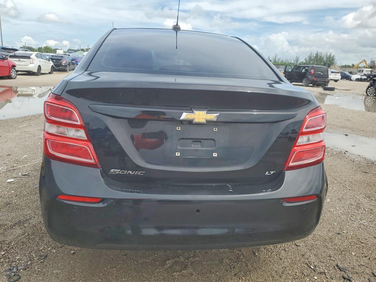 2019 Chevrolet Sonic Lt - Image 6