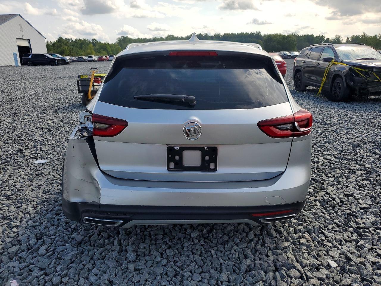 2019 Buick Regal Tourx Essence - Image 6