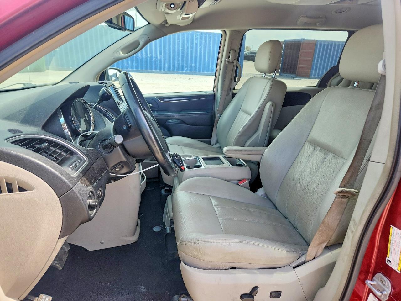 2012 Chrysler Town & Country Touring - Фото 7