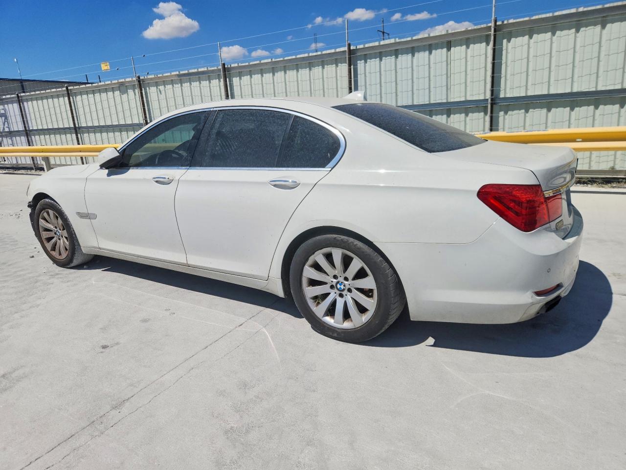 2009 BMW 750 I - Image 2