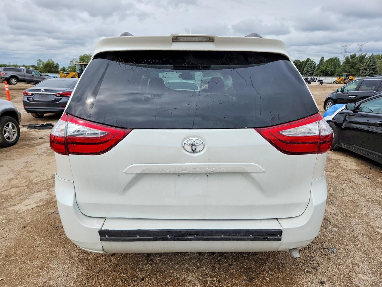 2019 Toyota Sienna Xle 8-Passenger - Image 6
