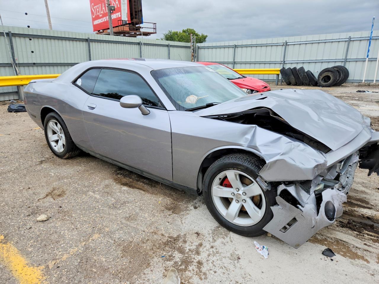 2014 Dodge Challenger Sxt - Image 4
