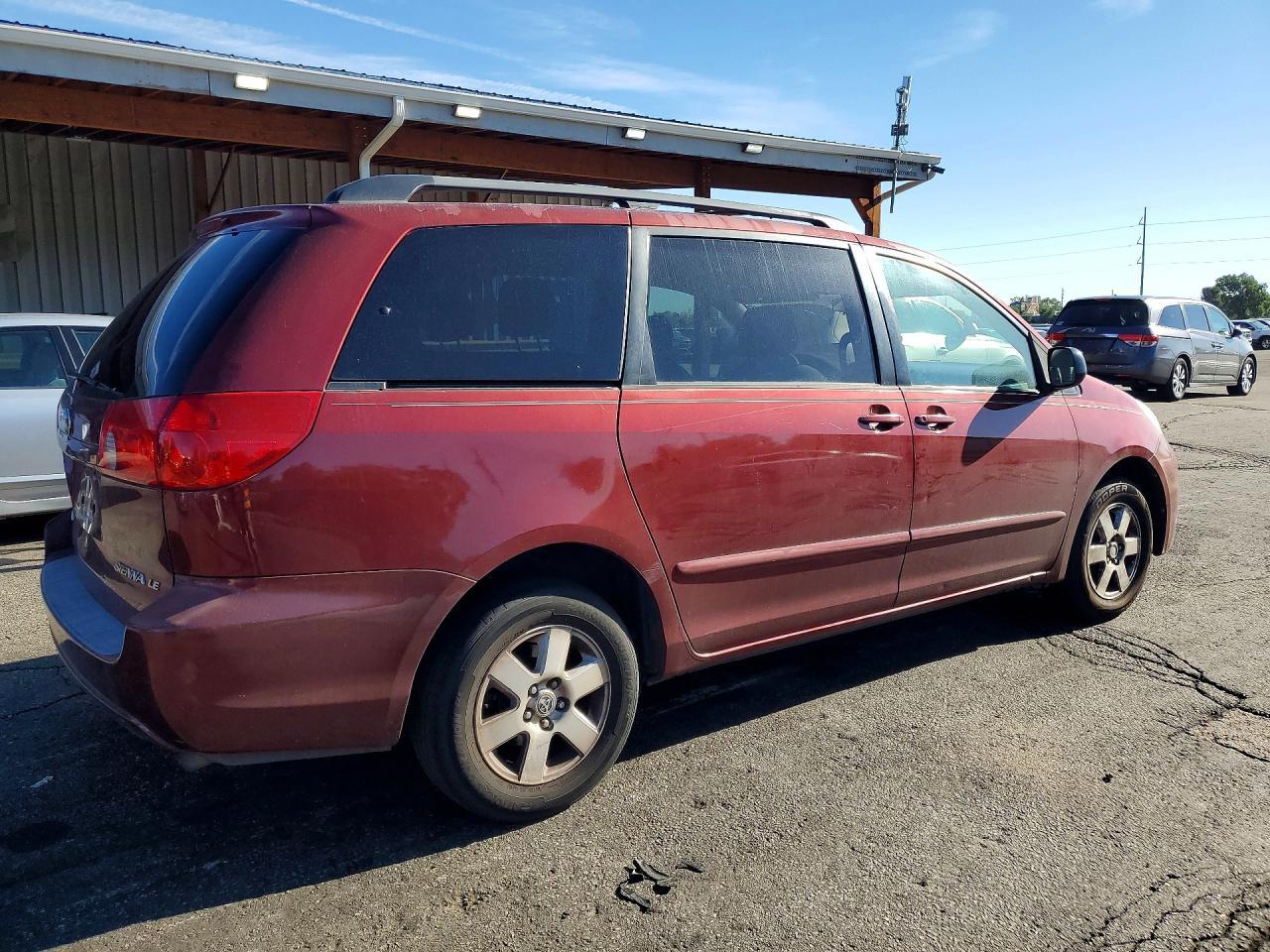 2006 Toyota Sienna Le 7 Passenger - Image 3
