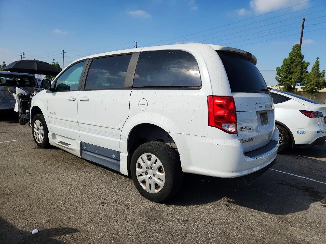 2016 Dodge Grand Caravan Se - Image 2