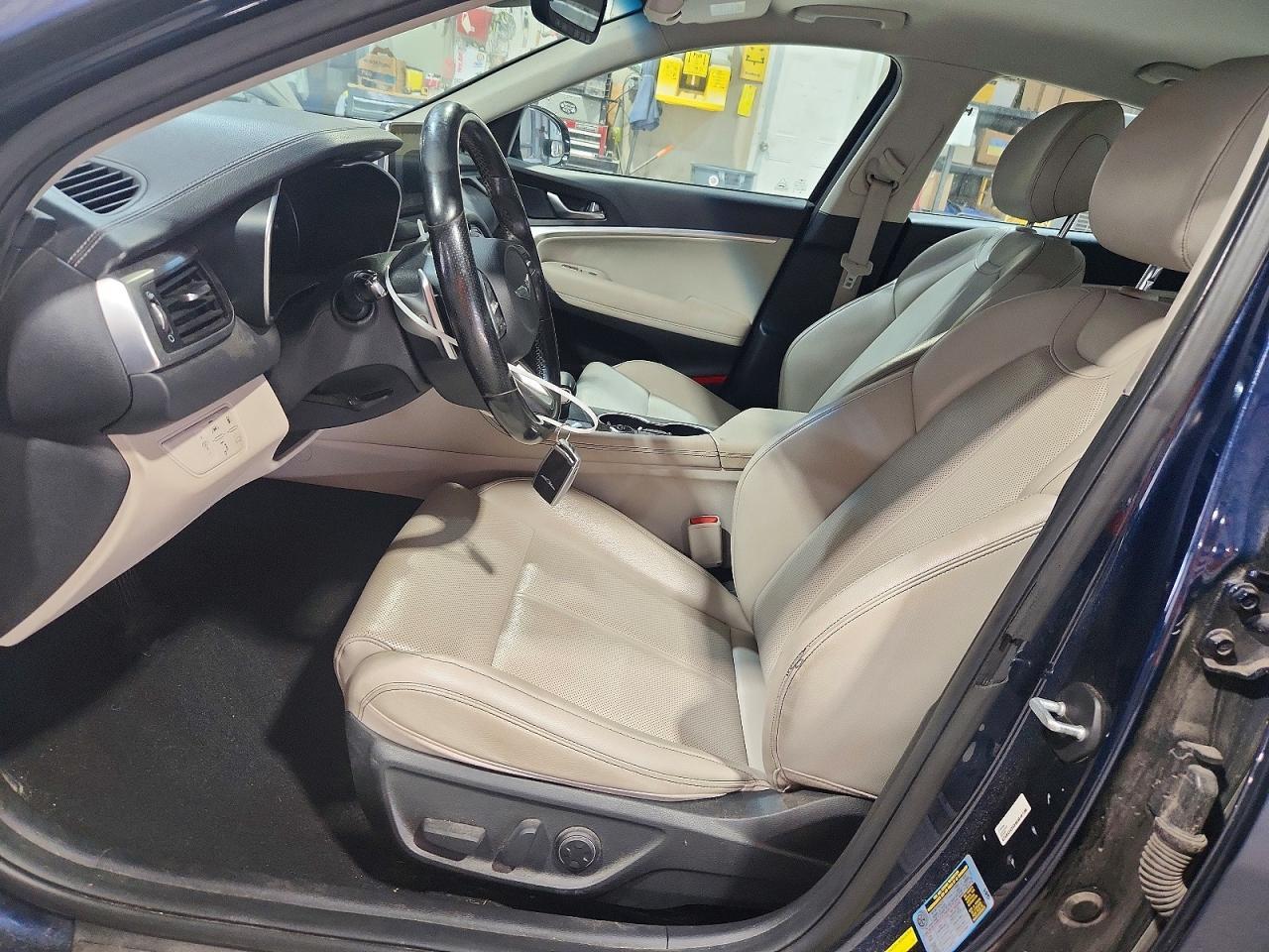 2020 Genesis G70 2.0T - Фото 7