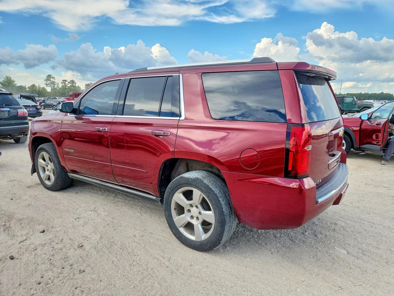2019 Chevrolet Tahoe C1500 Premier - Фото 2