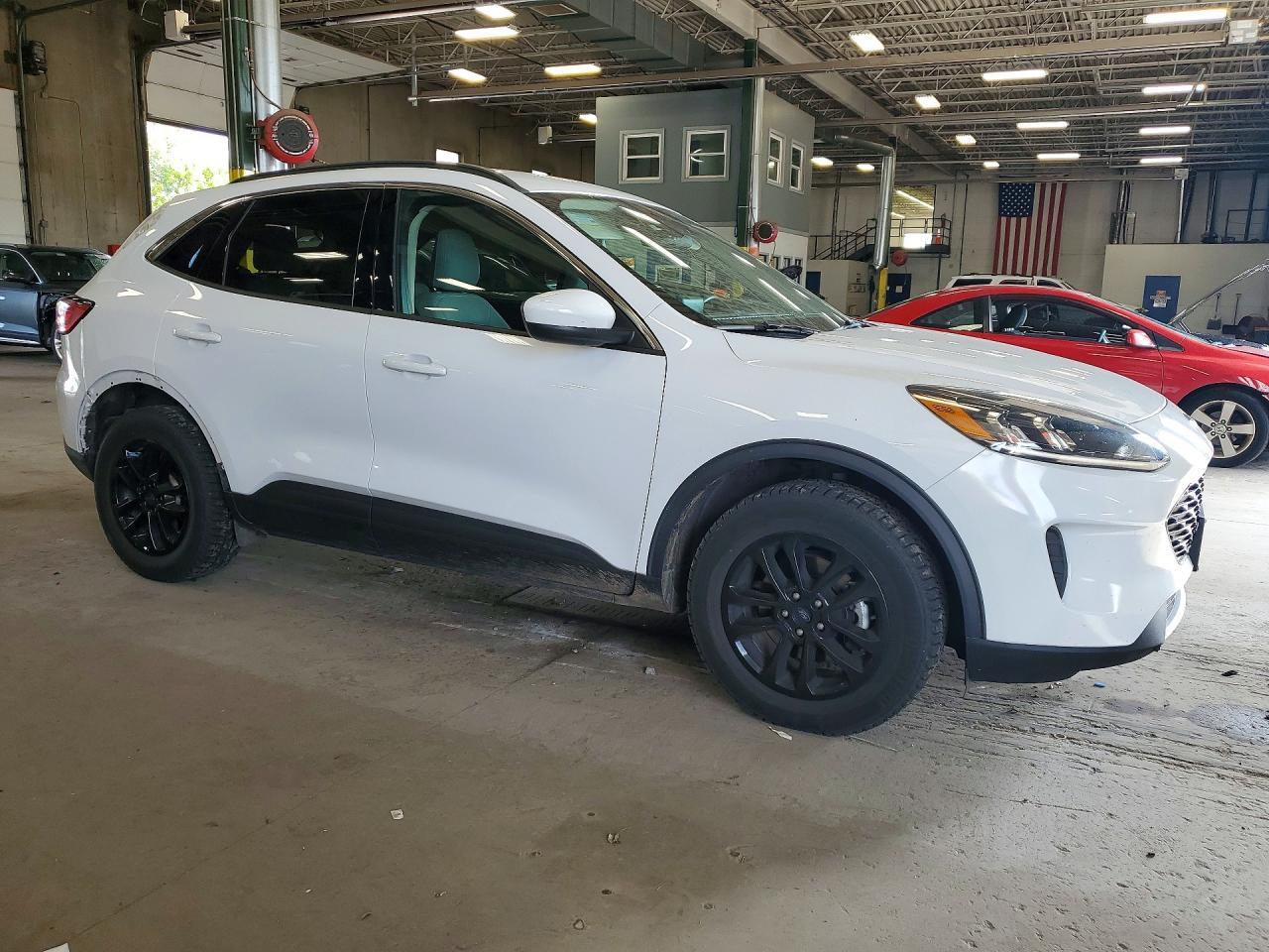 2020 Ford Escape Se - Фото 4