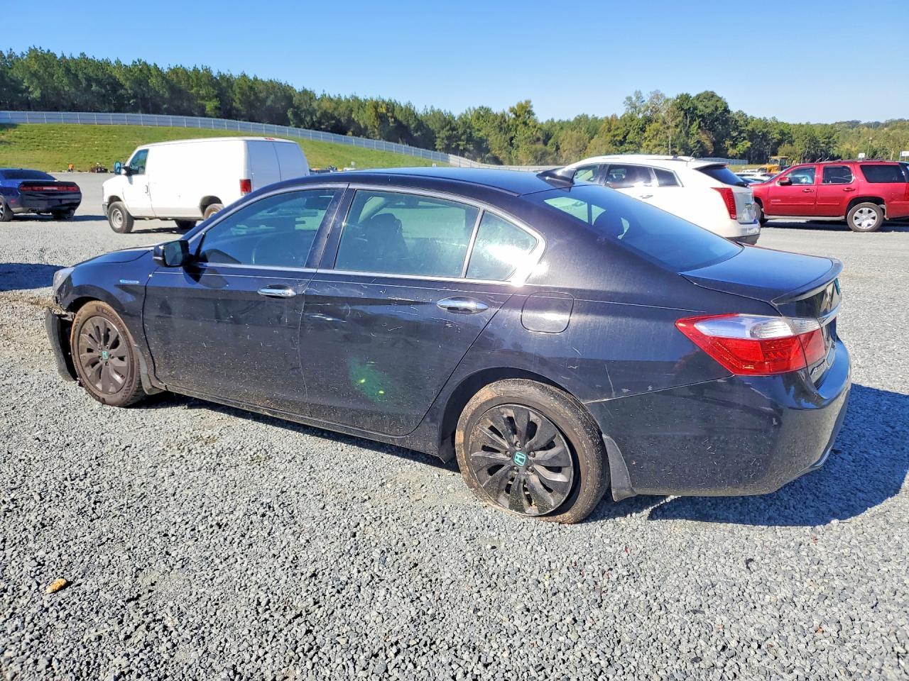 2015 Honda Accord Touring Hybrid - Image 2